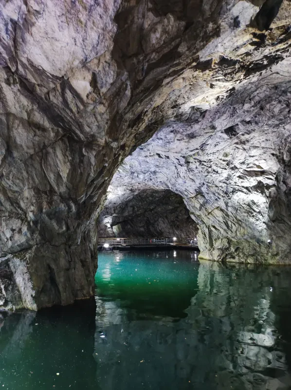 Seegrotte Hinterbrühl, ein See unter der Erde