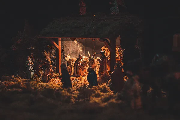 Krippenausstellung in der Krypta der Peterskirche